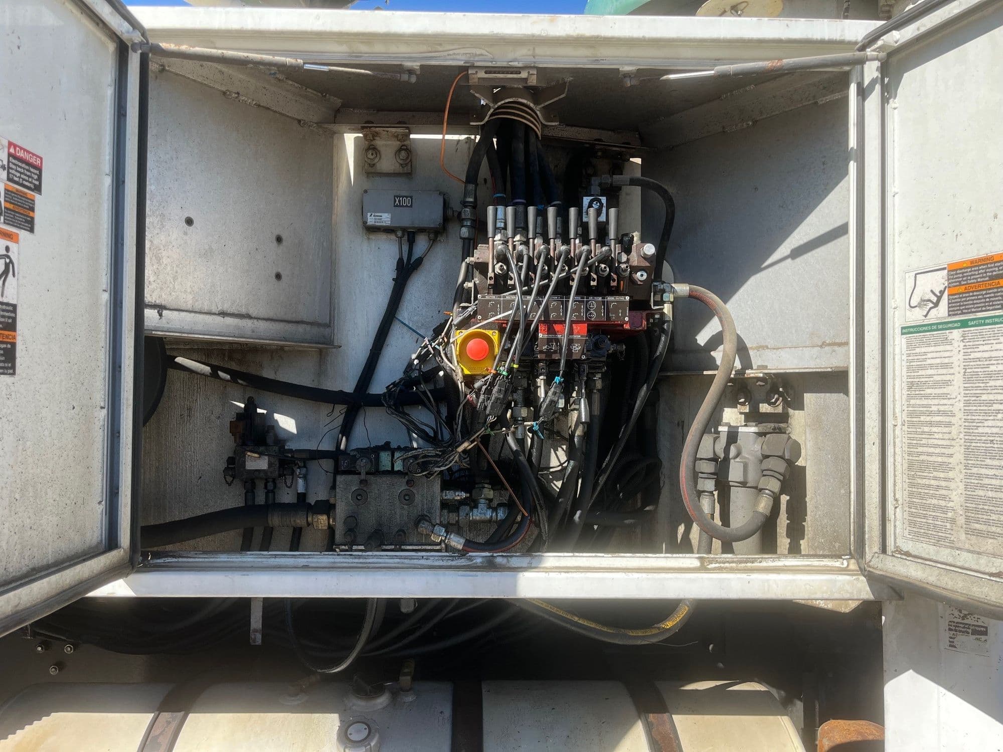 2007 39M Schwing on 2007 Mack - image 8