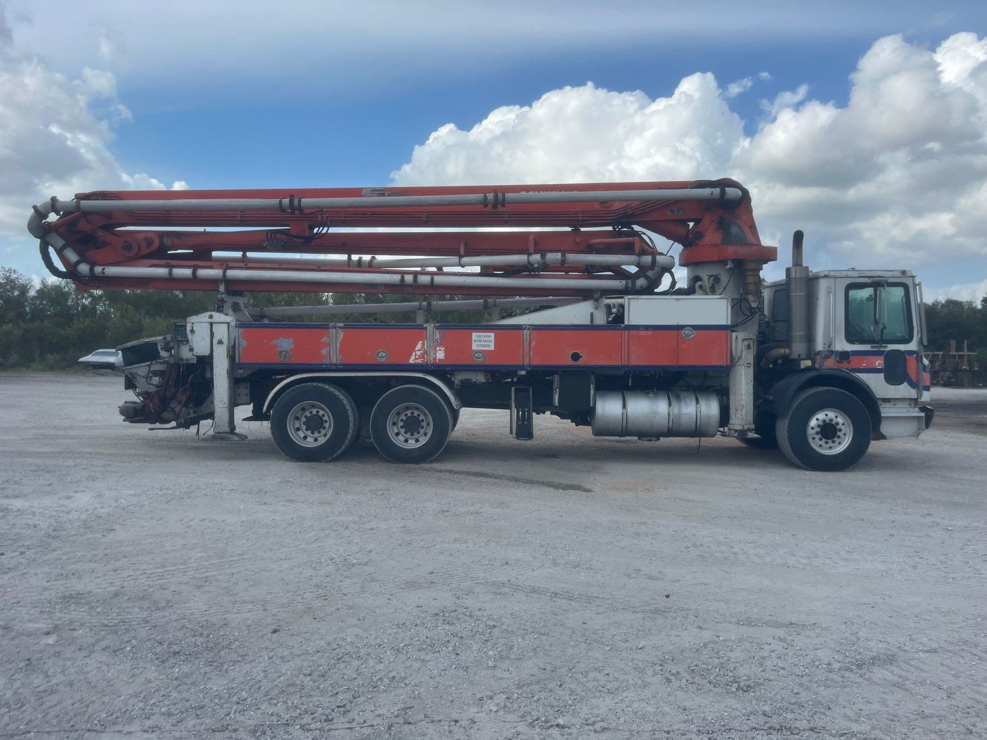 2007 39m Schwing on 2007 Mack - image 2