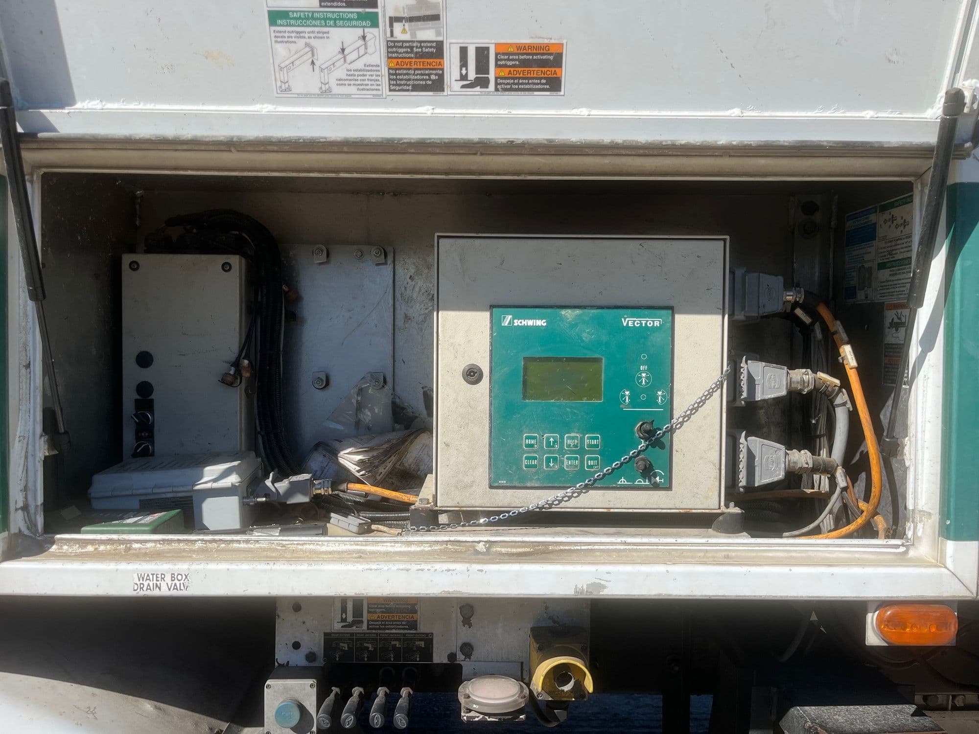 2007 39M Schwing on 2007 Mack - image 9