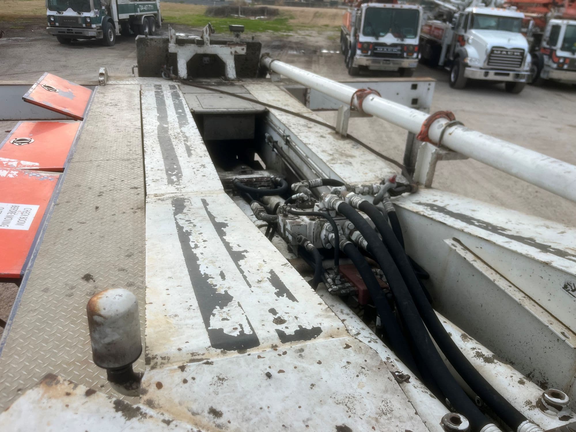 2007 39m Schwing on 2007 Mack - image 6