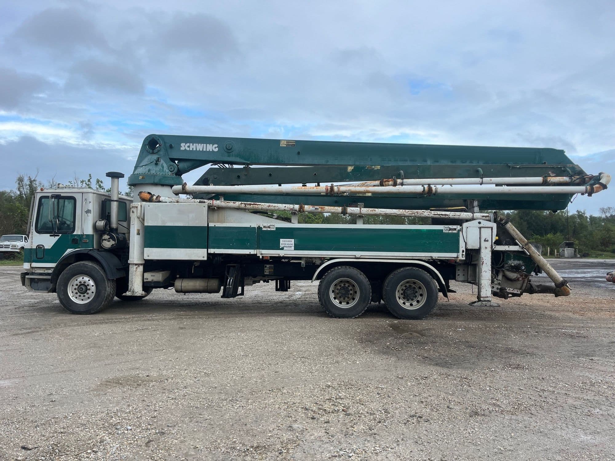 2007 39M Schwing on 2007 Mack