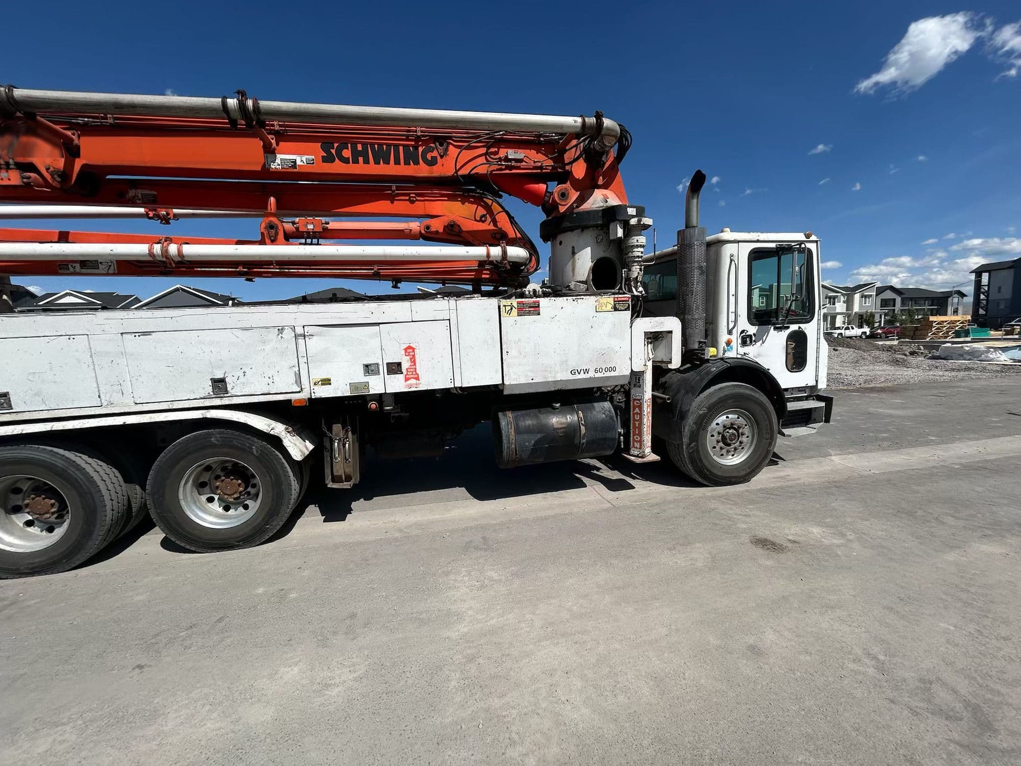 2005 34m Schwing on 2006 Mack - image 3