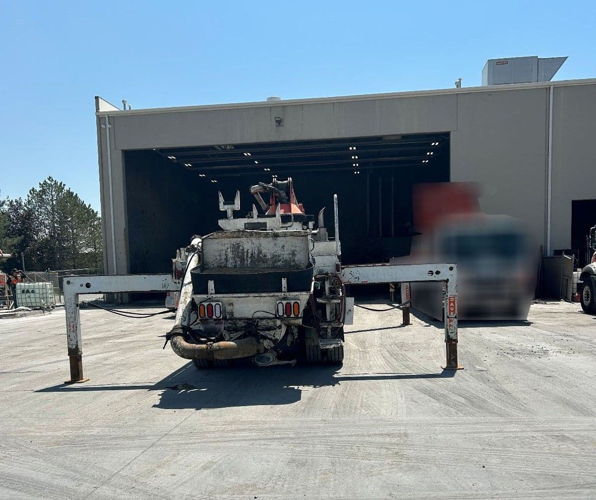 2005 34m Schwing on 2006 Mack - image 6