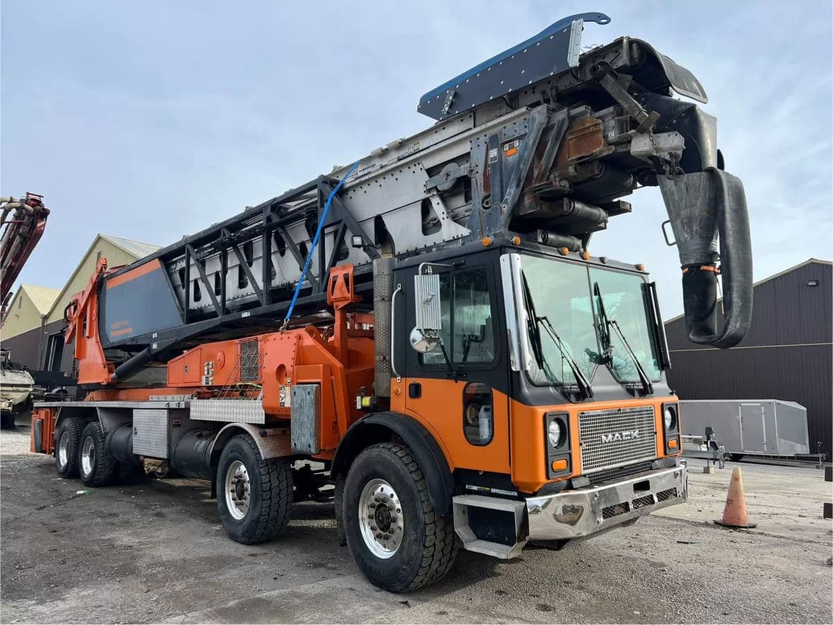 2006 TB130 Putzmeister on 2006 Mack MR