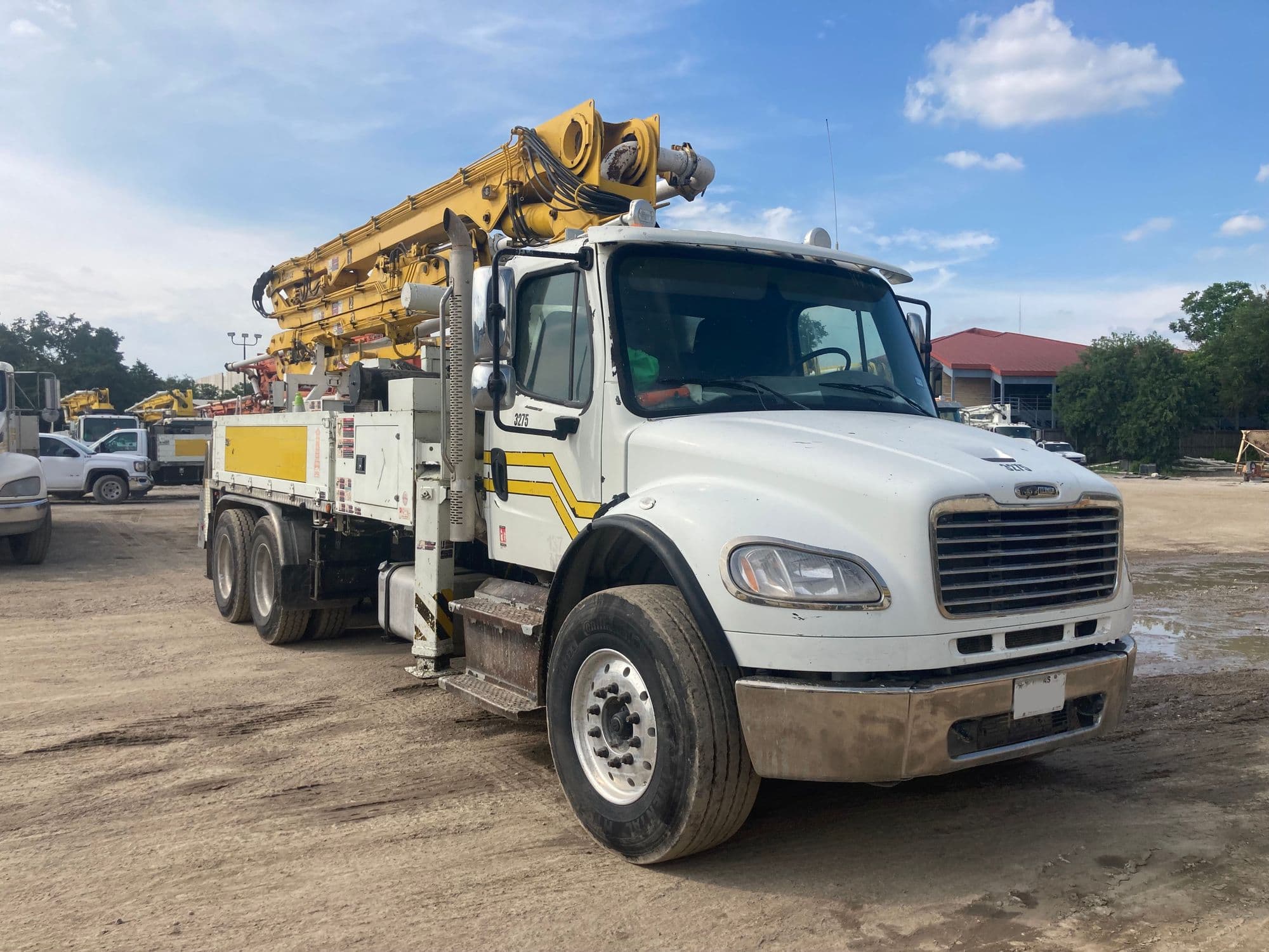 2014 28m Alliance on 2014 Freightliner - image 2