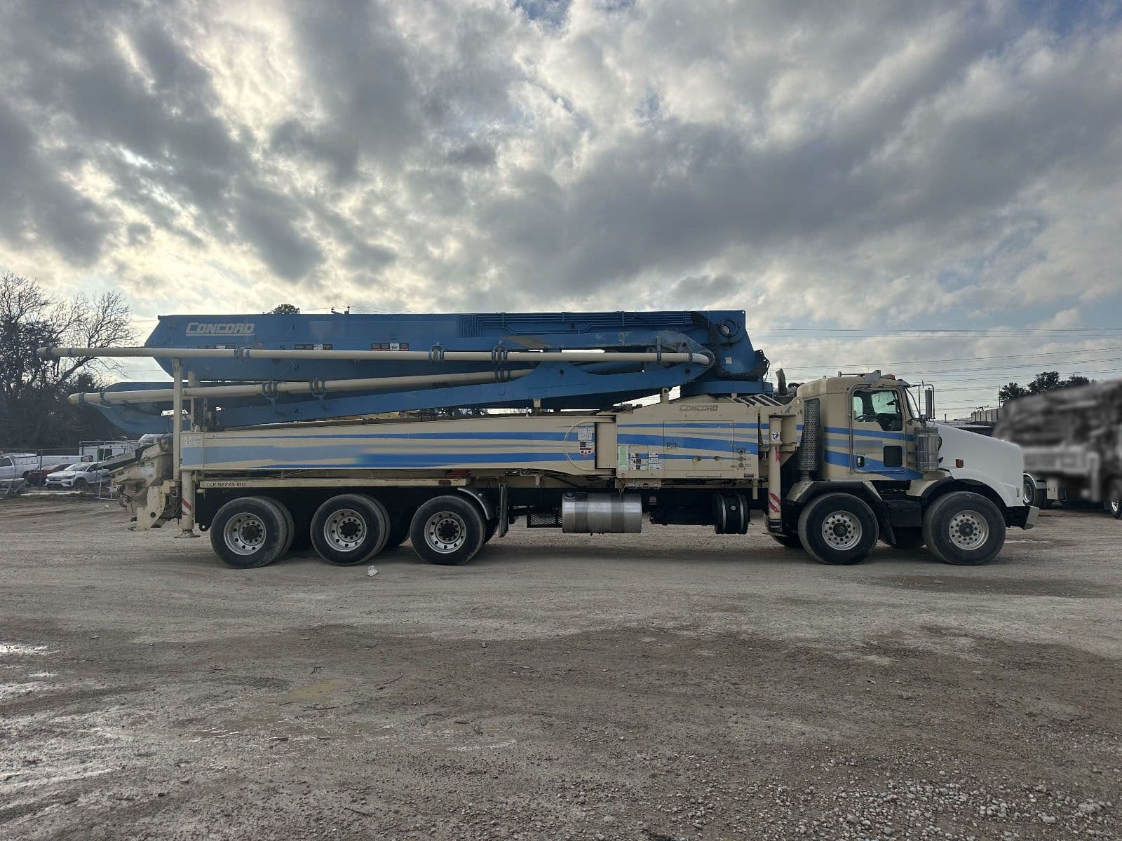 2017 52m Concord on 2017 Kenworth - image 5