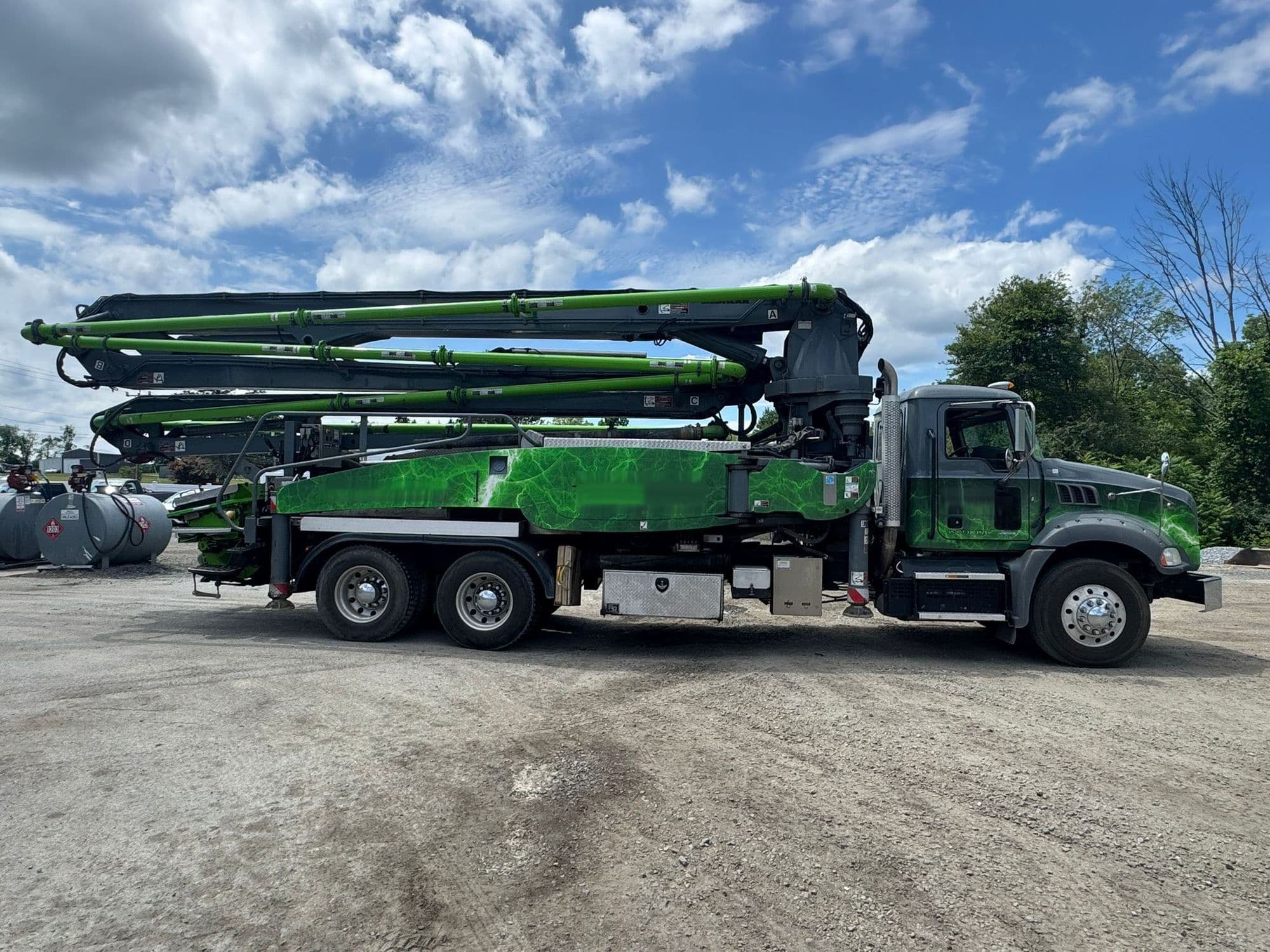 2020 37m Liebherr on 2020 Mack - image 3