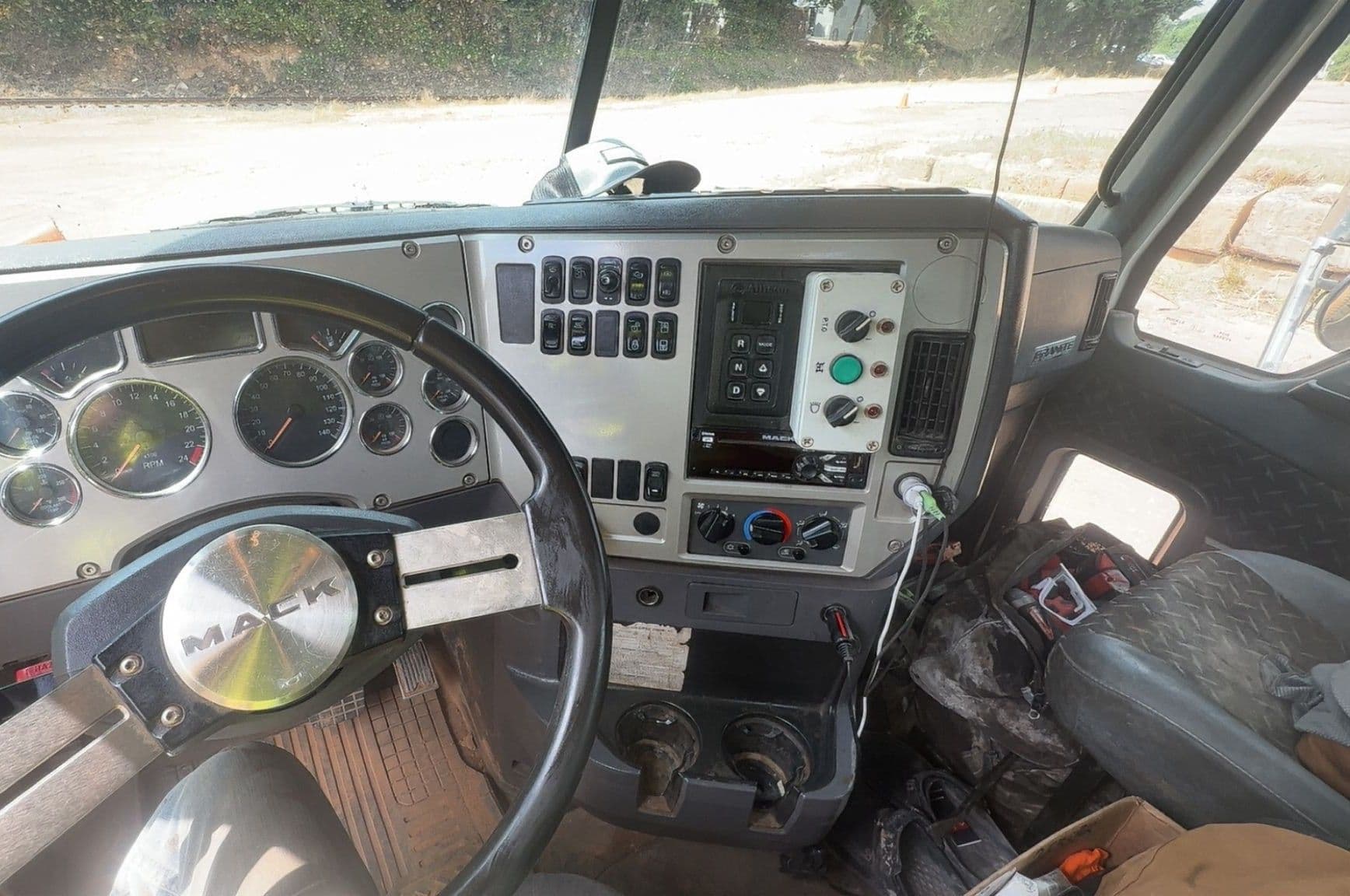 2017 38m Everdigm on 2016 Mack - image 5