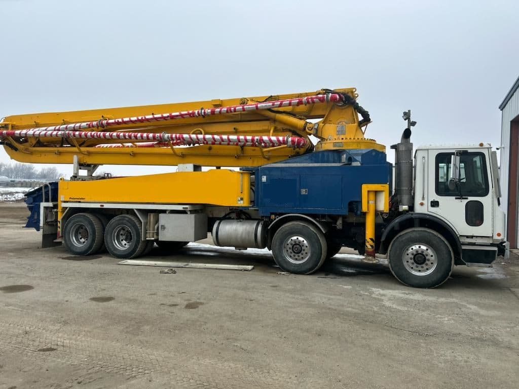 2006 42m Putzmeister on 2006 Mack