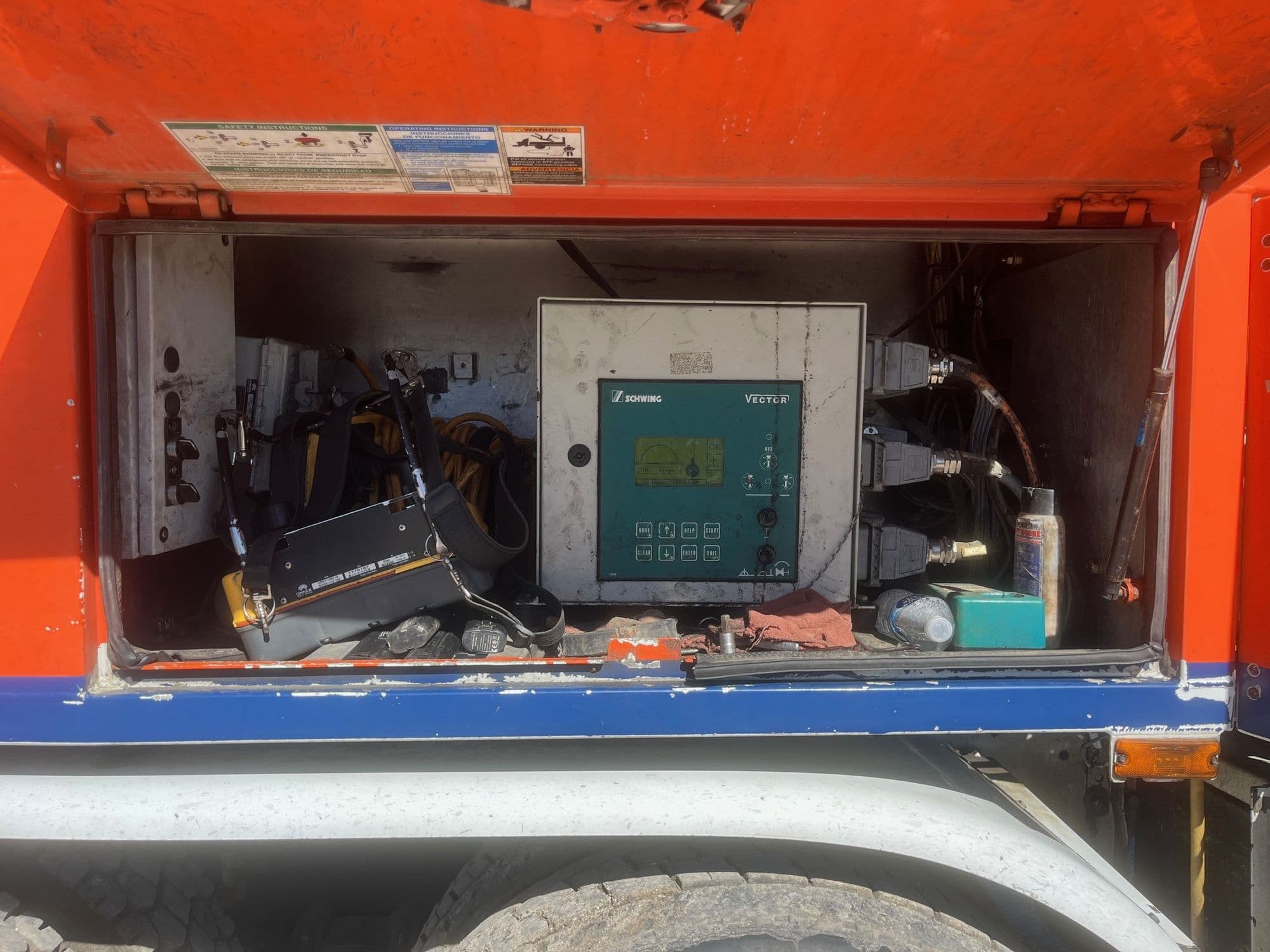 2007 32m Schwing on 2007 Mack - image 6