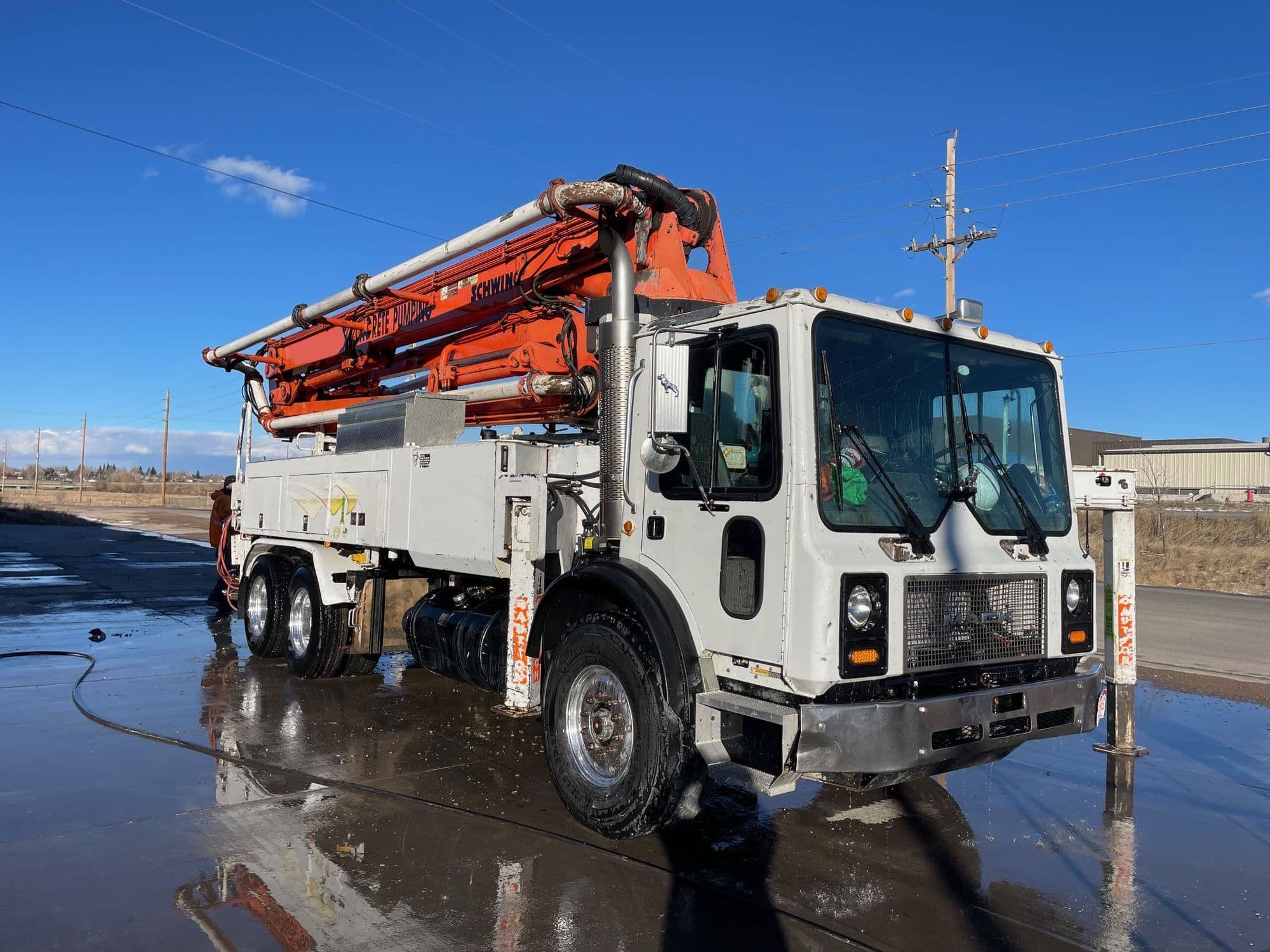 2006 34m Schwing on 2007 Mack