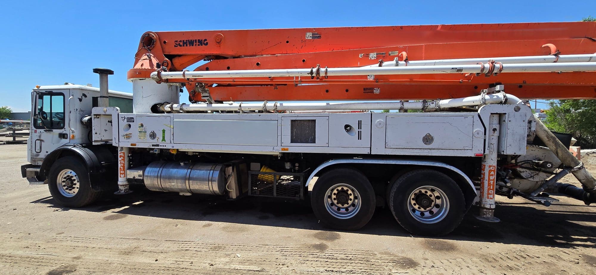 2006 41m Schwing on 2007 Mack - image 2