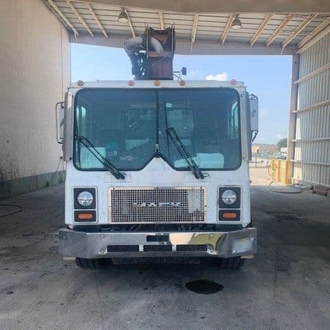 2007 38m Alliance on 2007 Mack - image 2