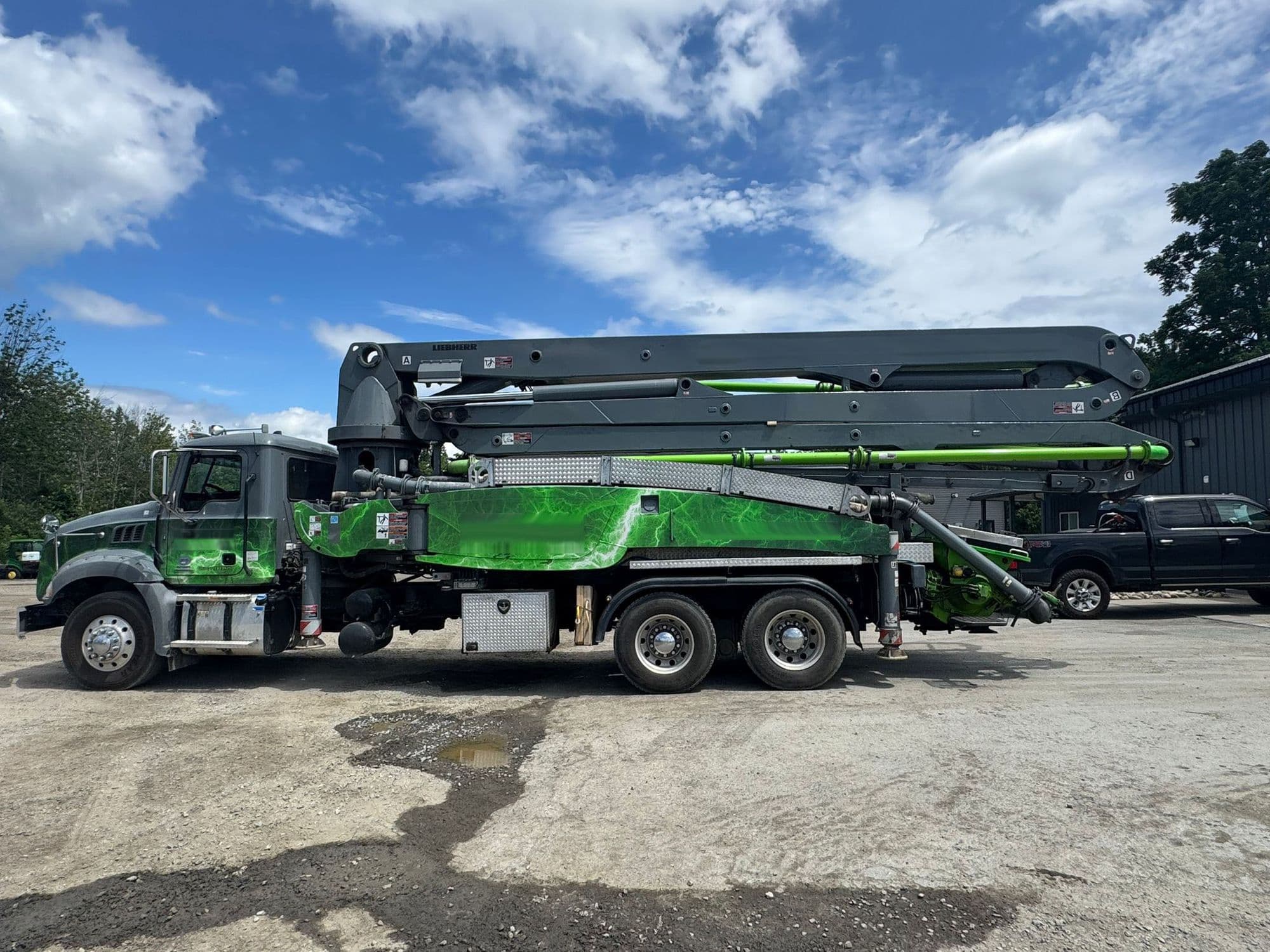 2020 37m Liebherr on 2020 Mack