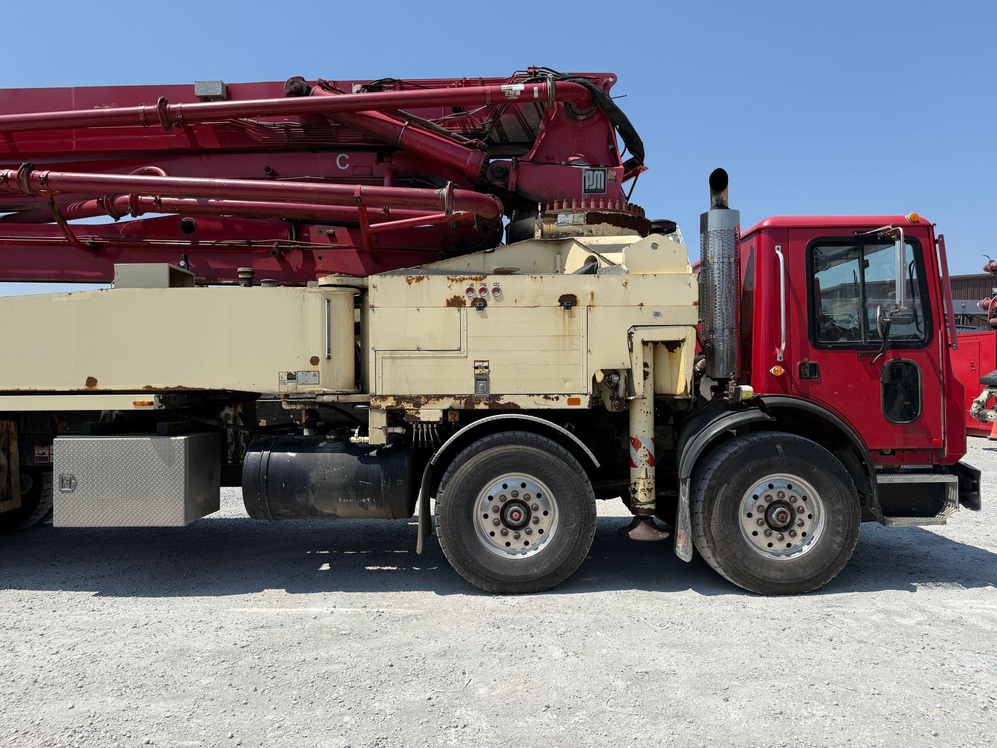 2005 42m Putzmeister on 2005 Mack  - image 5