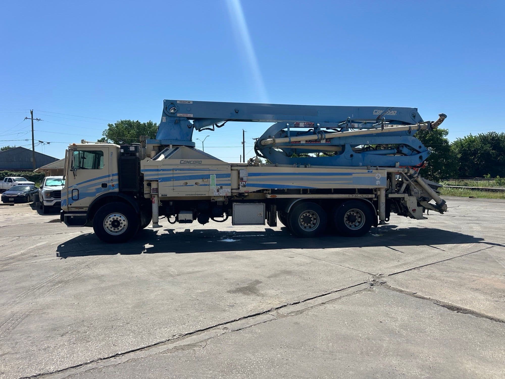 2015 32m Concord on 2015 Mack - image 2