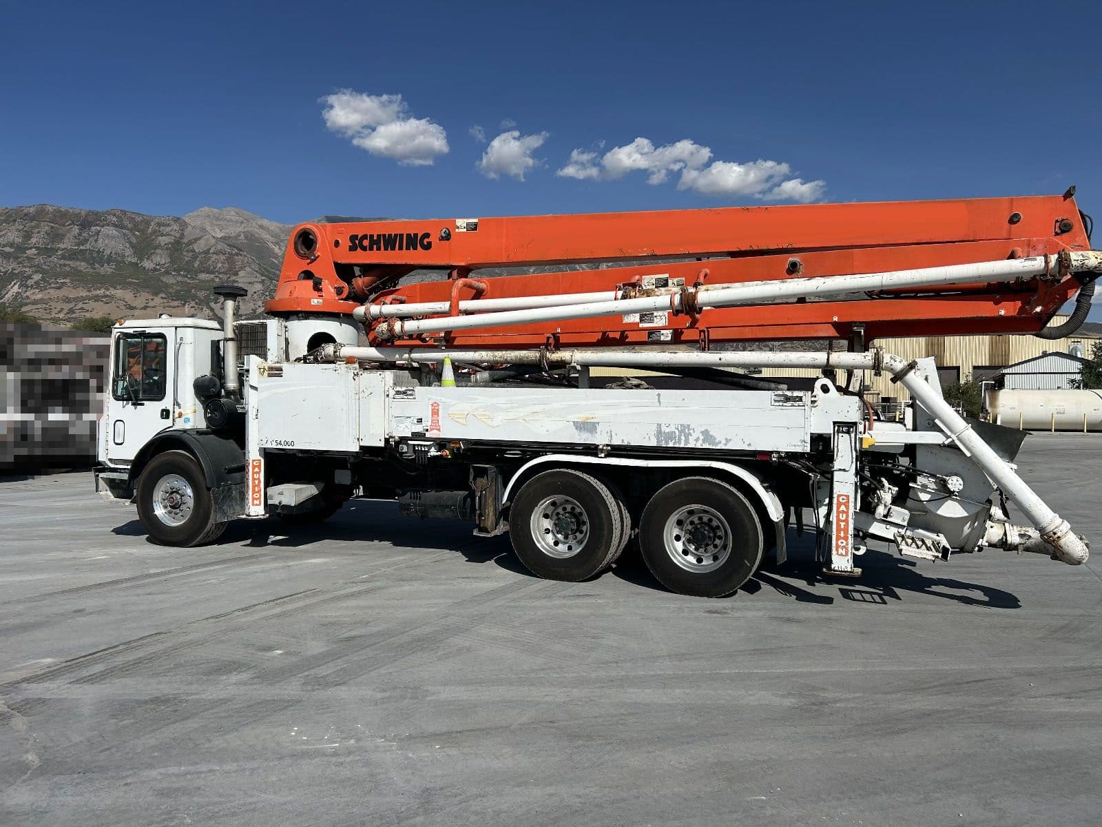 2005 32m Schwing on 2005 Mack