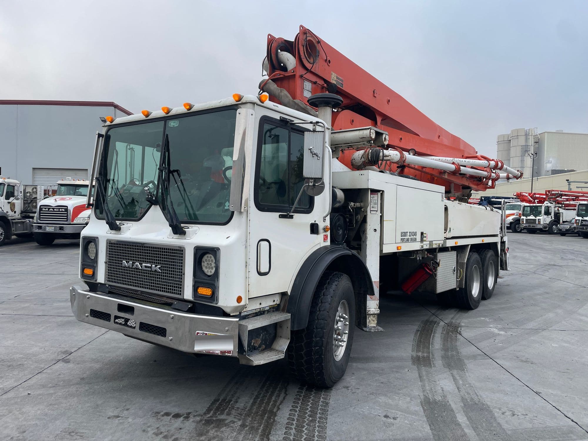 2007 36m Putzmeister on 2007 Mack