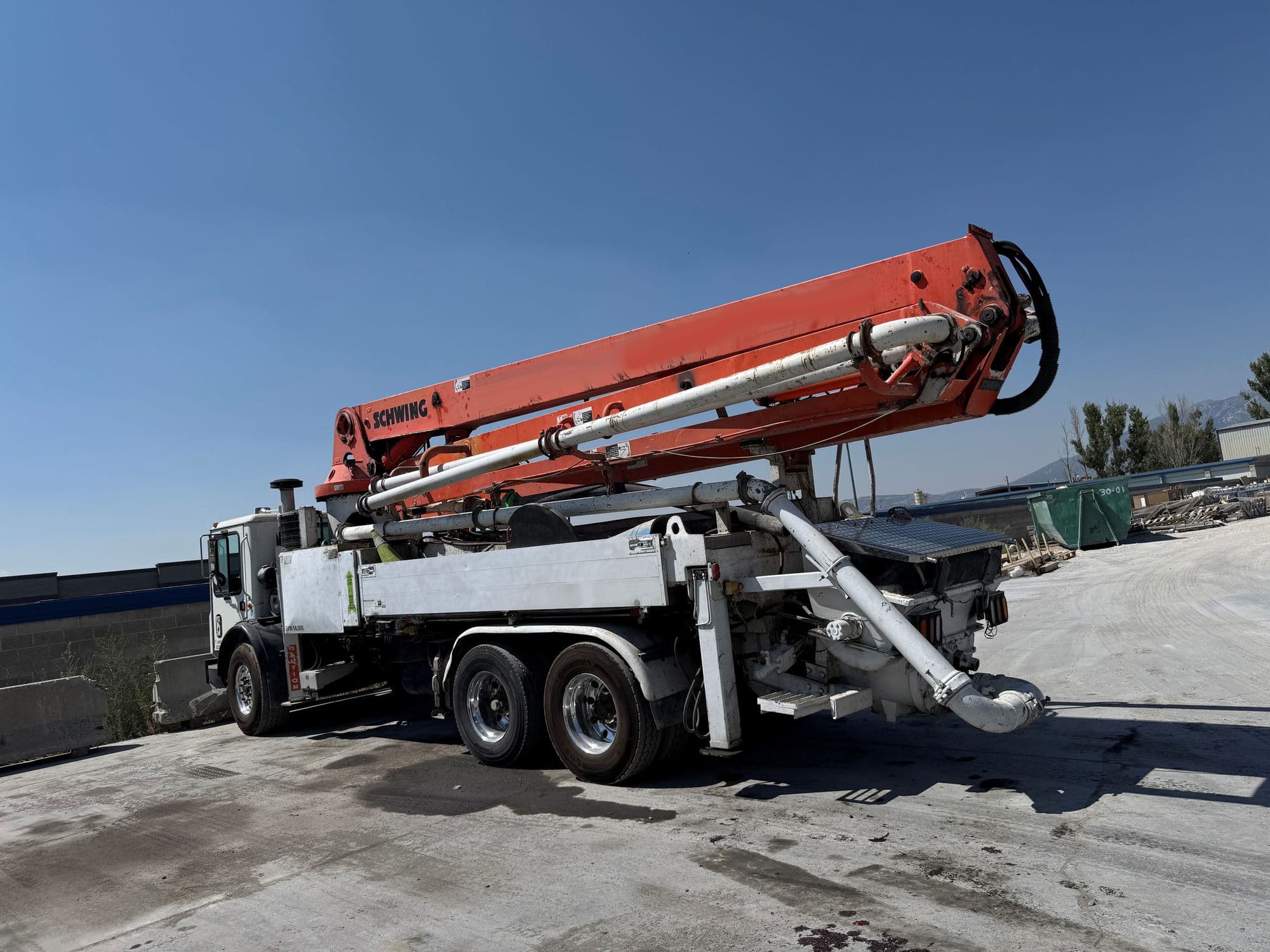 2005 32m Schwing on 2006 Mack - image 3