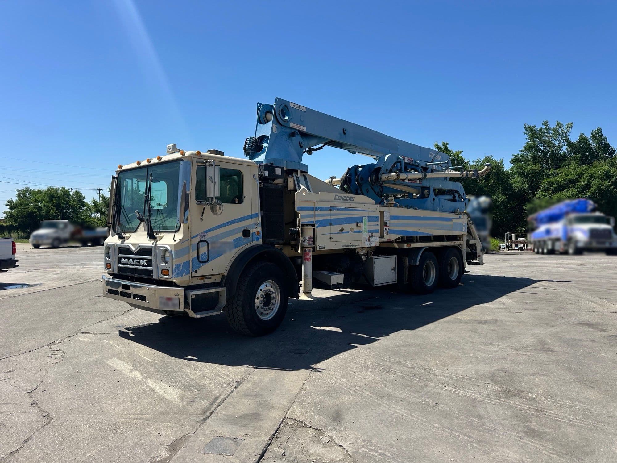2015 32m Concord on 2015 Mack
