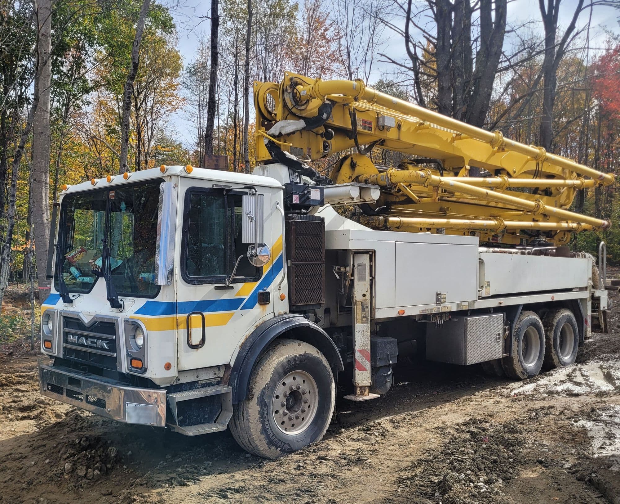 2013 32m Putzmeister on 2013 Mack