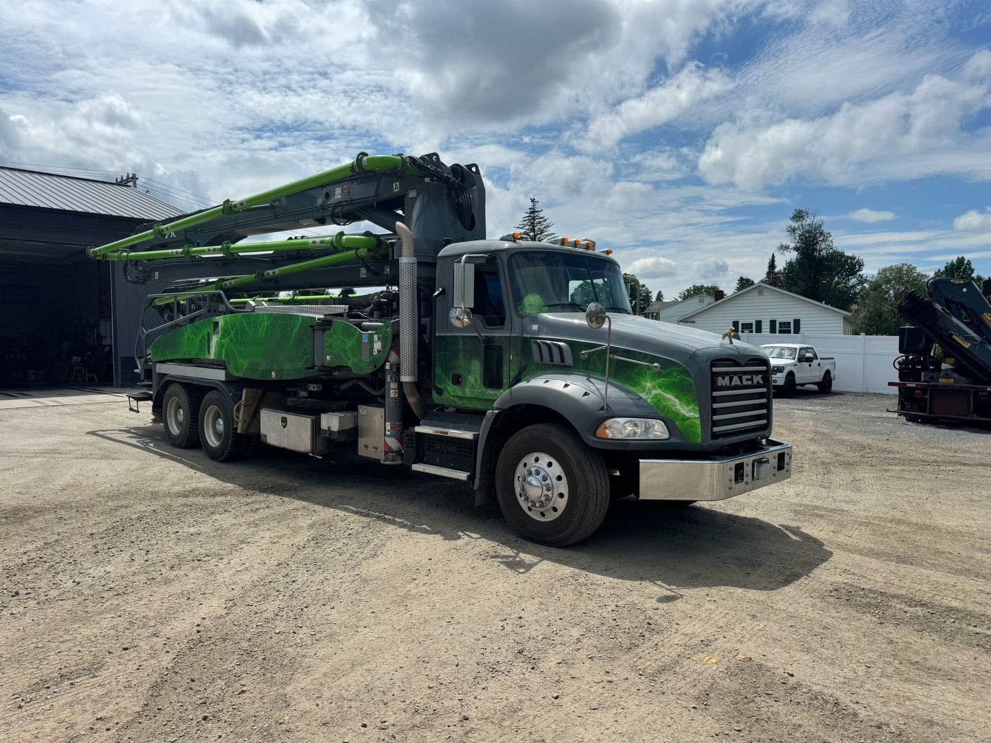 2020 37m Liebherr on 2020 Mack - image 4
