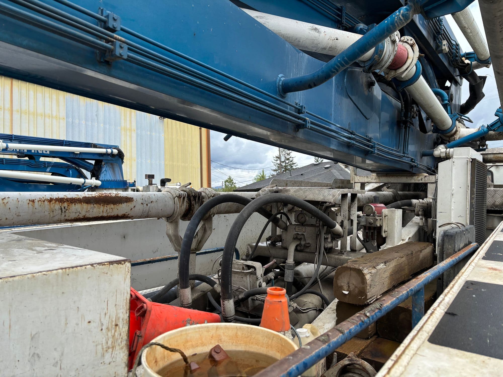 2007 37m Alliance on 2007 Mack MR - image 6
