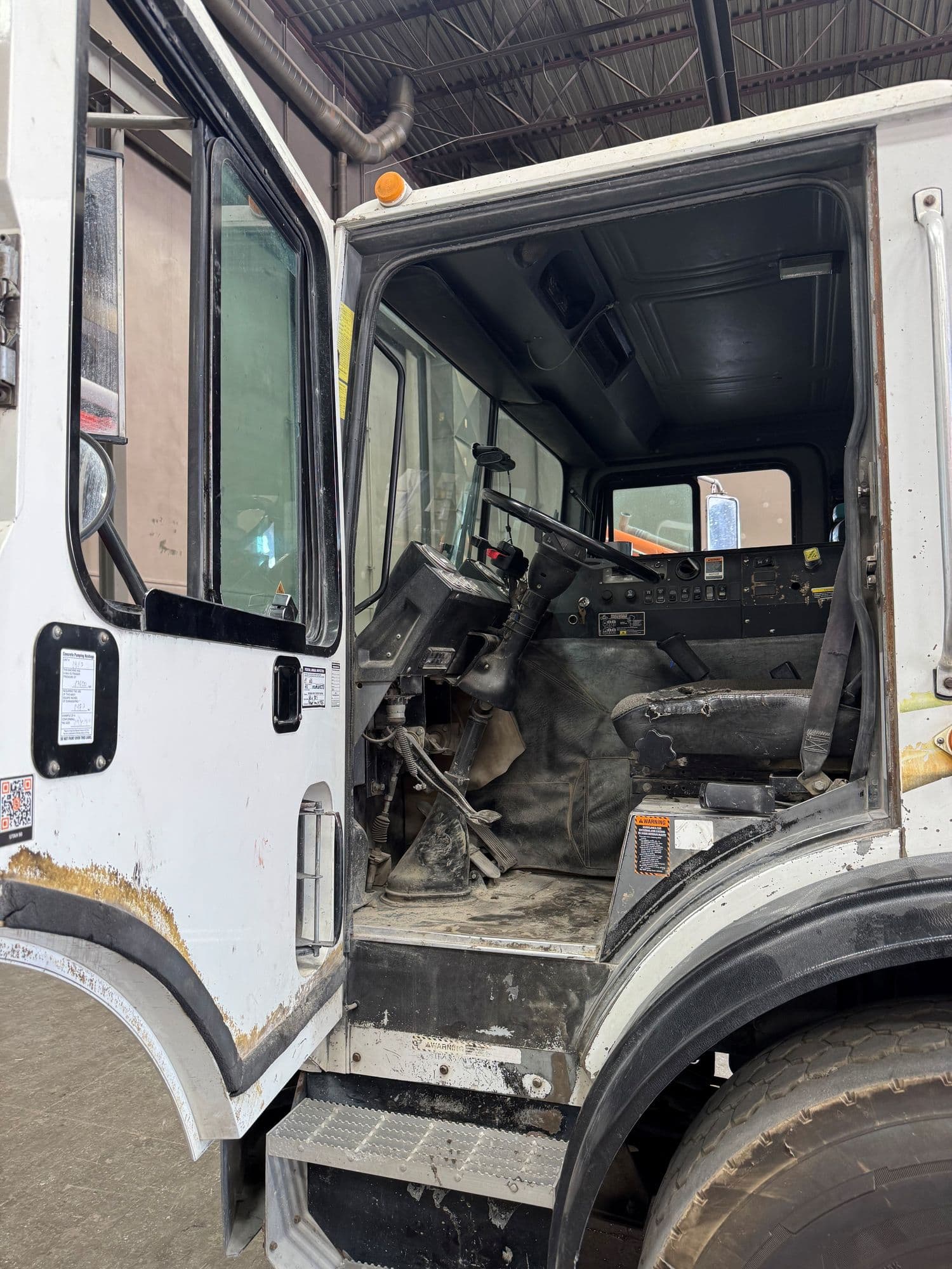 2005 32m Schwing on 2006 Mack - image 6