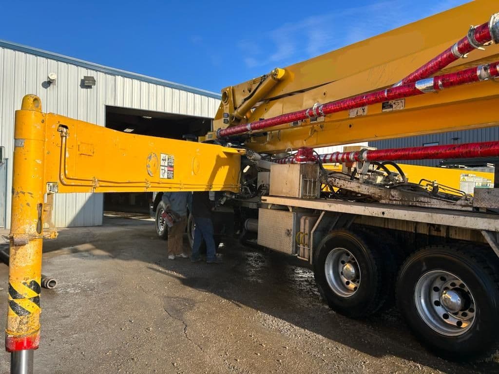 2006 42m Putzmeister on 2006 Mack - image 3