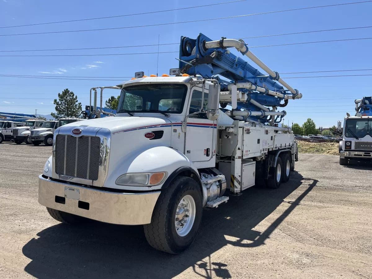 2014 32m Alliance on 2015 Peterbilt