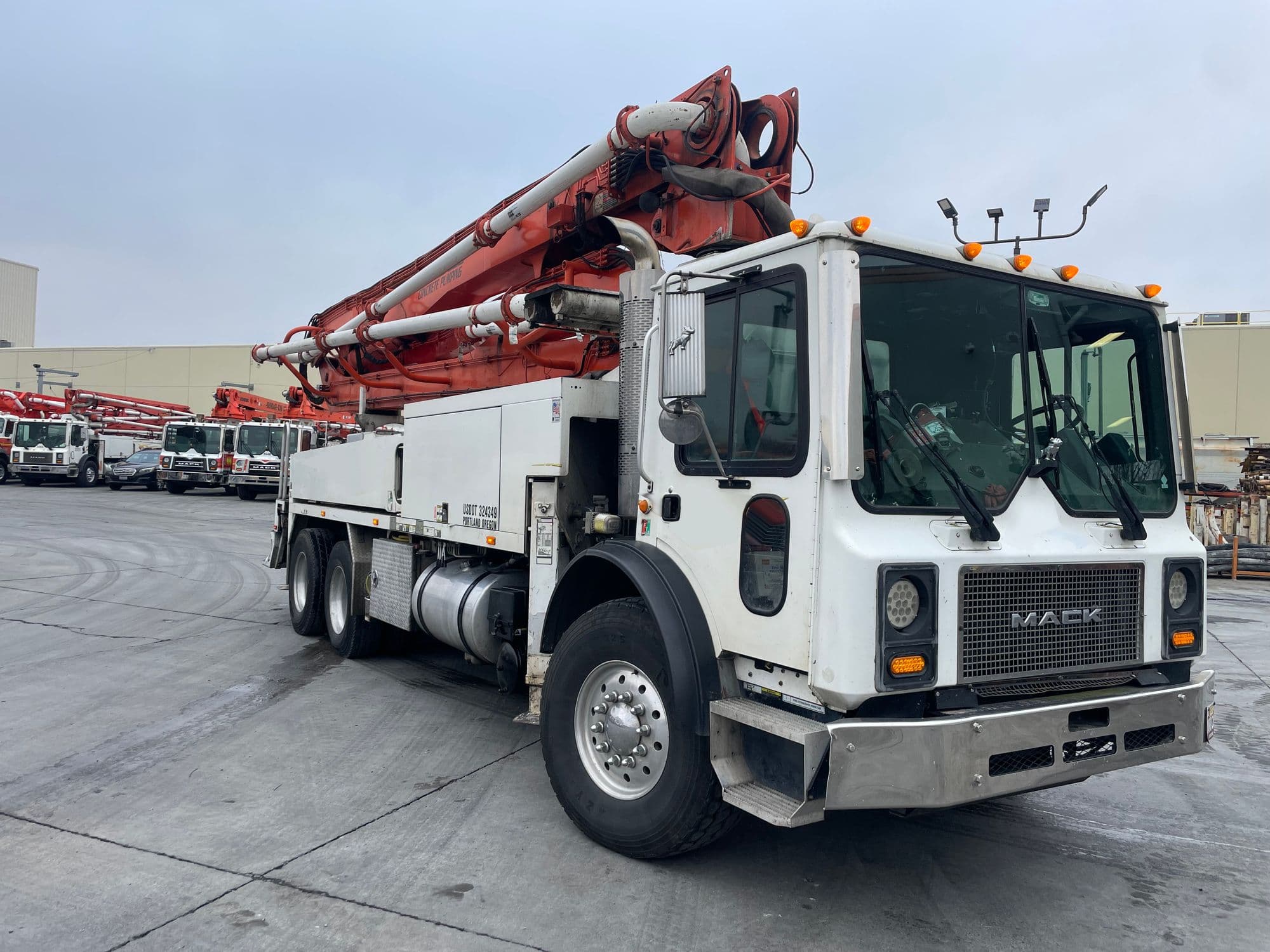 2007 36m Putzmeister on 2007 Mack - image 2