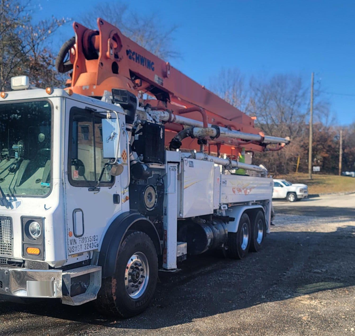 2006 32m Schwing on 2007 Mack
