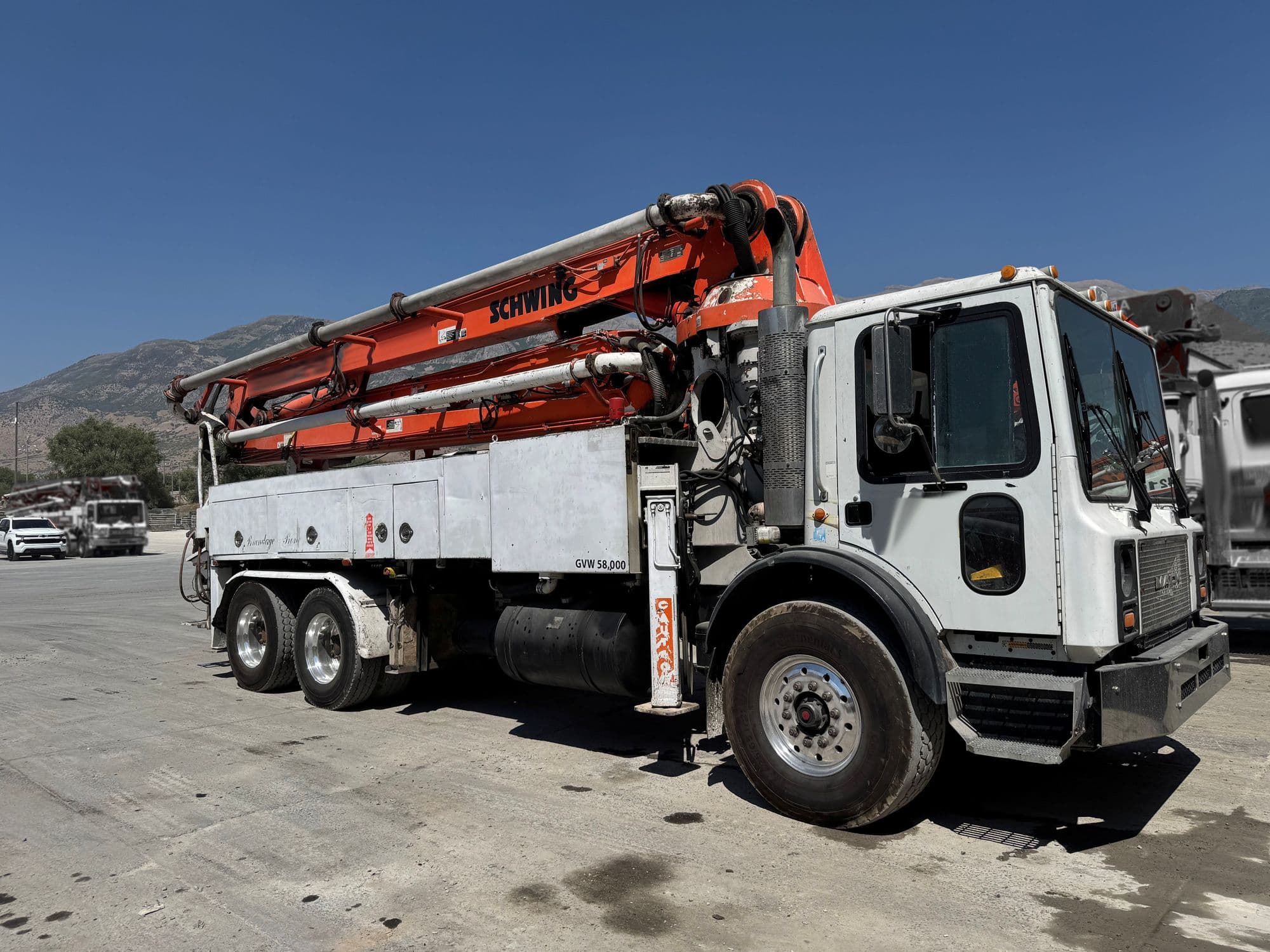 2005 32m Schwing on 2006 Mack - image 2