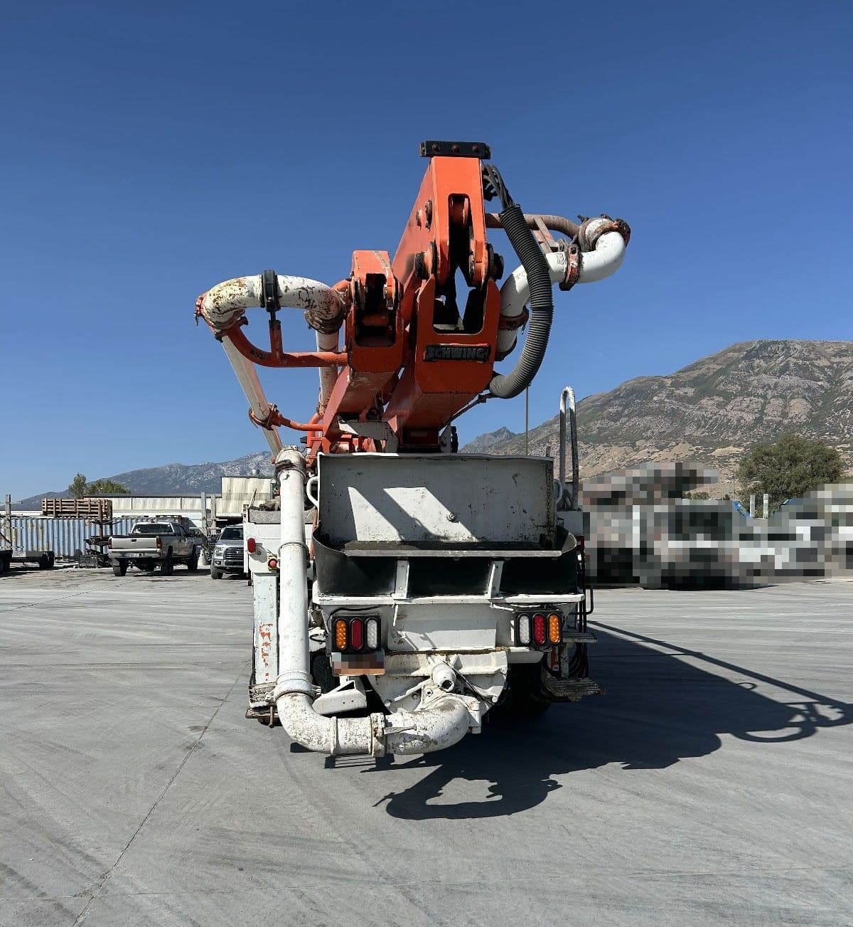 2005 32m Schwing on 2005 Mack - image 2