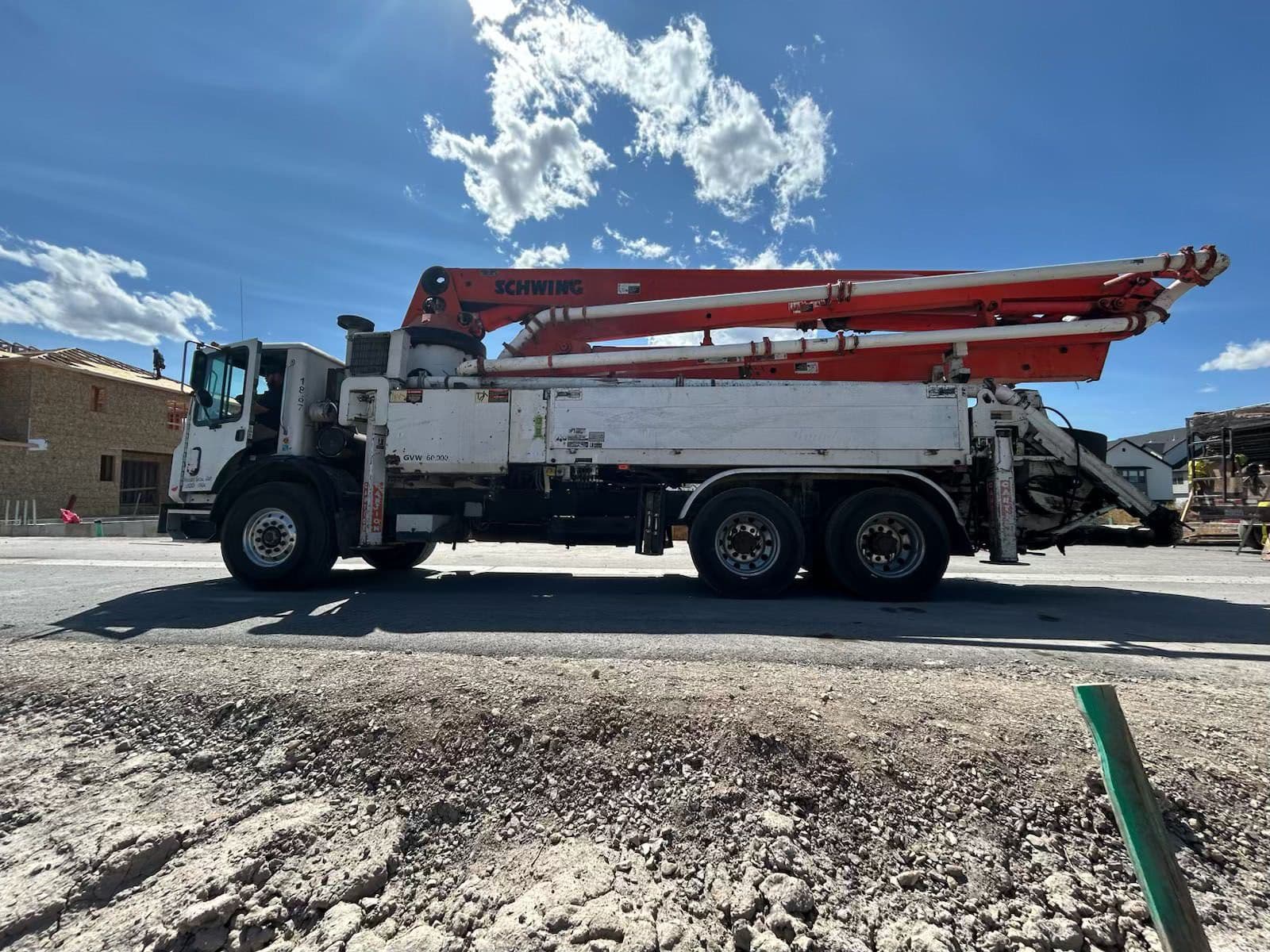 2005 34m Schwing on 2006 Mack