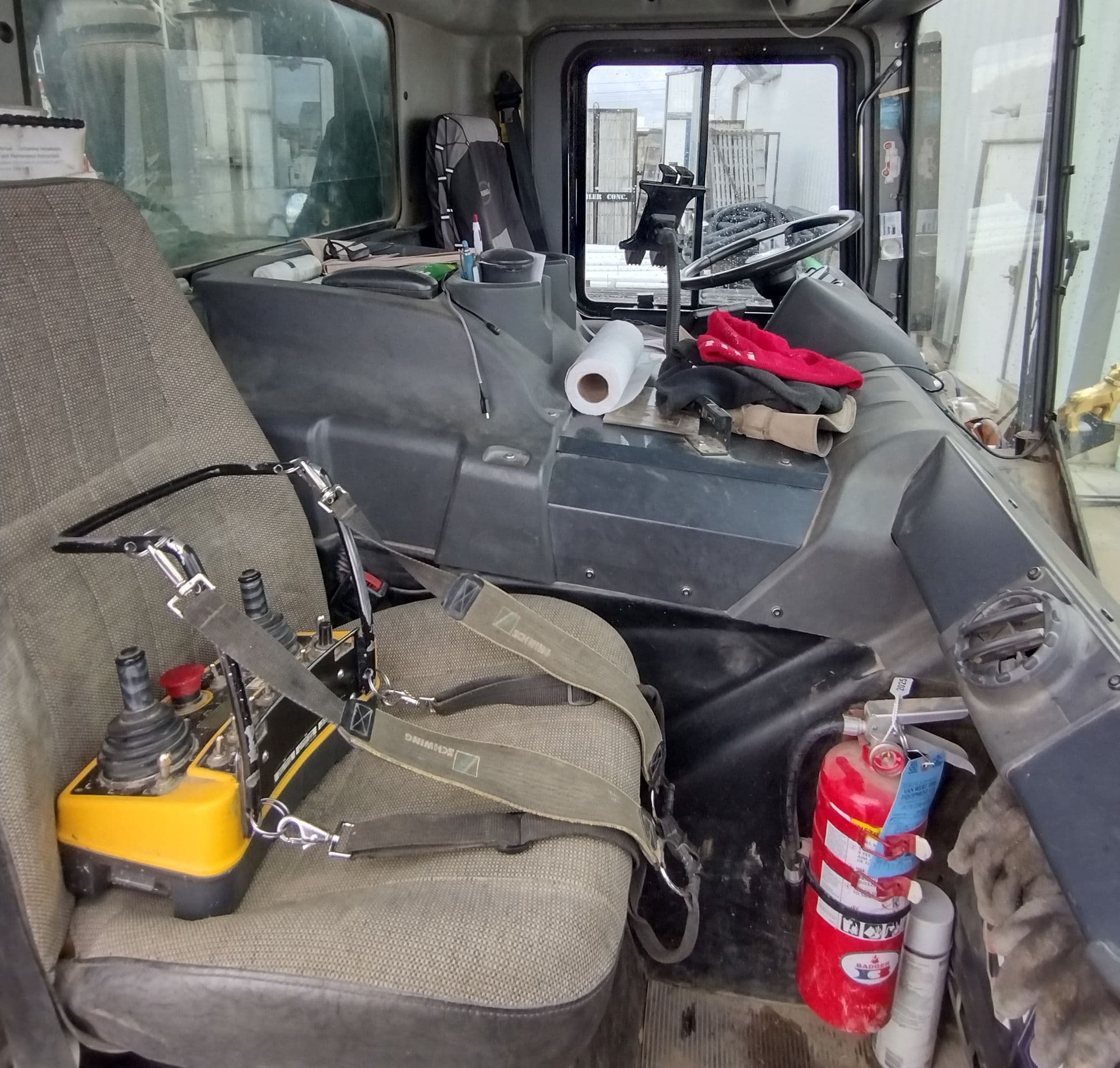 2014 32m Schwing on 2014 Mack  - image 7