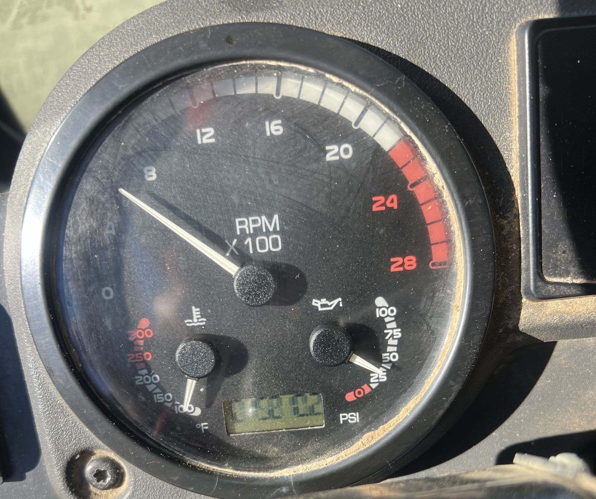**SOLD** 2013 58m Schwing on 2014 Mack - image 8