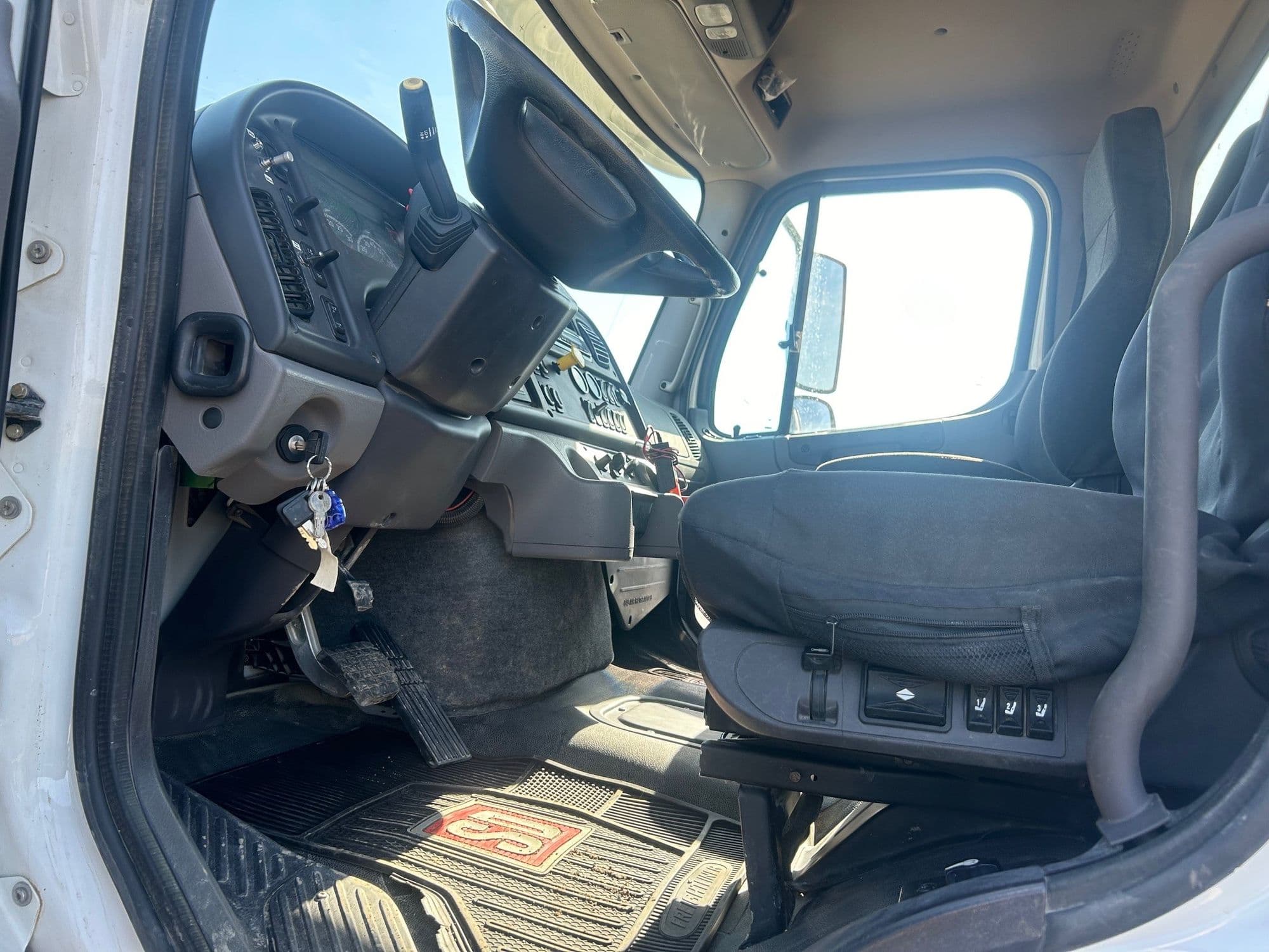 2022 40m KCP on 2023 Freightliner 114SD - image 8